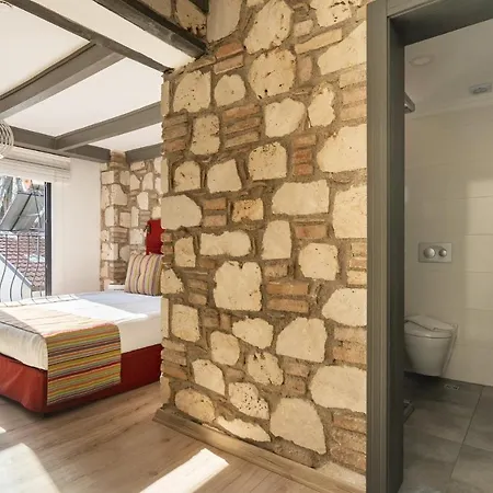 Excellent Flat Near Hadrians Gate