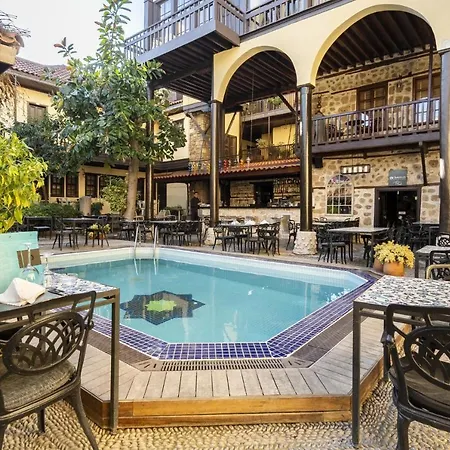 Excellent Flat Near Hadrians Gate Antalya